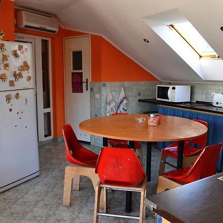 Wanted Hostel Lviv Buitenkant foto