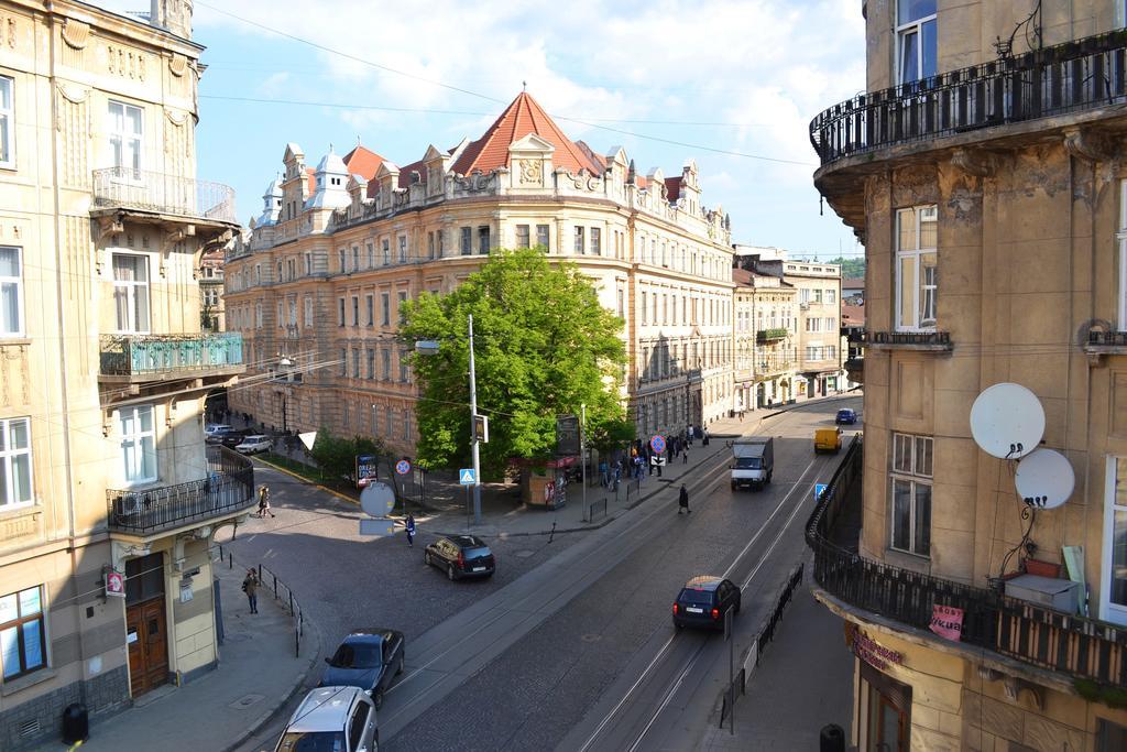 Wanted Hostel Lviv Buitenkant foto