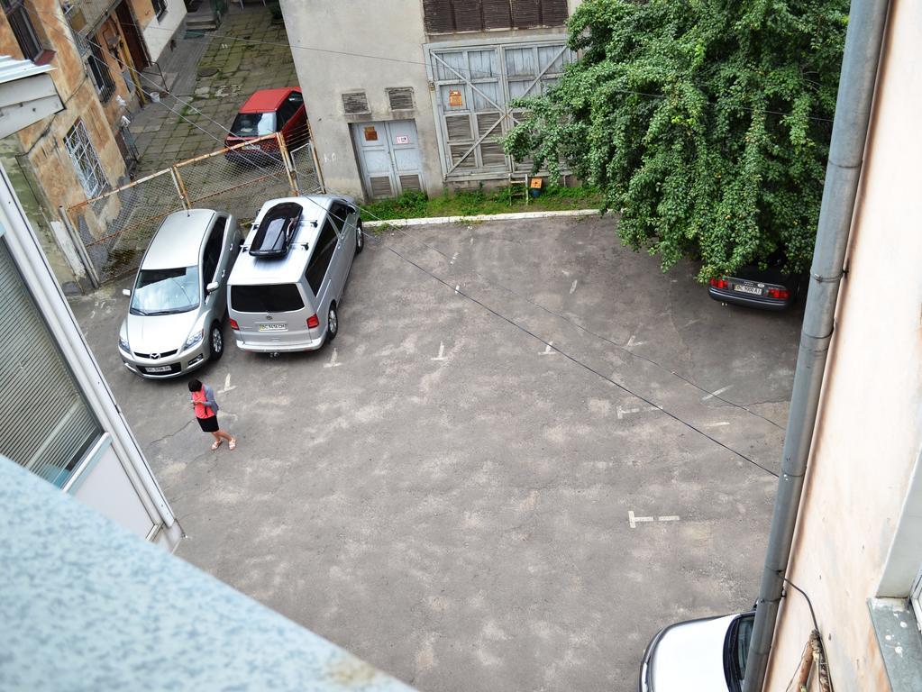 Wanted Hostel Lviv Buitenkant foto