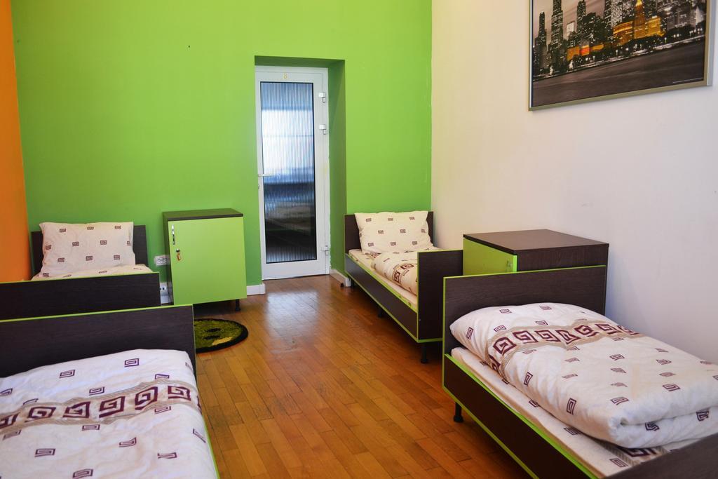 Wanted Hostel Lviv Buitenkant foto