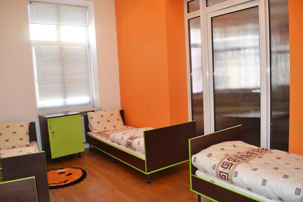 Wanted Hostel Lviv Buitenkant foto