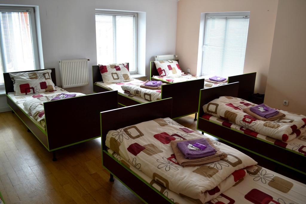 Wanted Hostel Lviv Buitenkant foto
