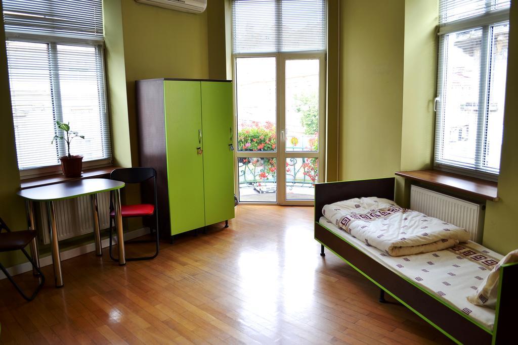 Wanted Hostel Lviv Buitenkant foto